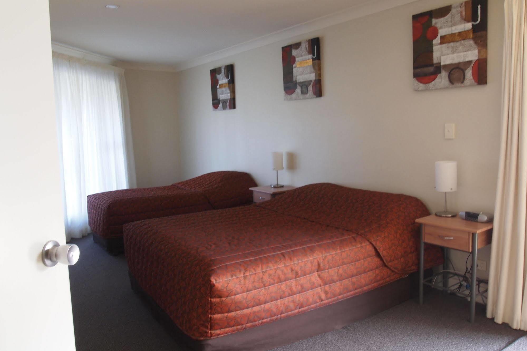 Alexander Cameron Suites Penola Bagian luar foto
