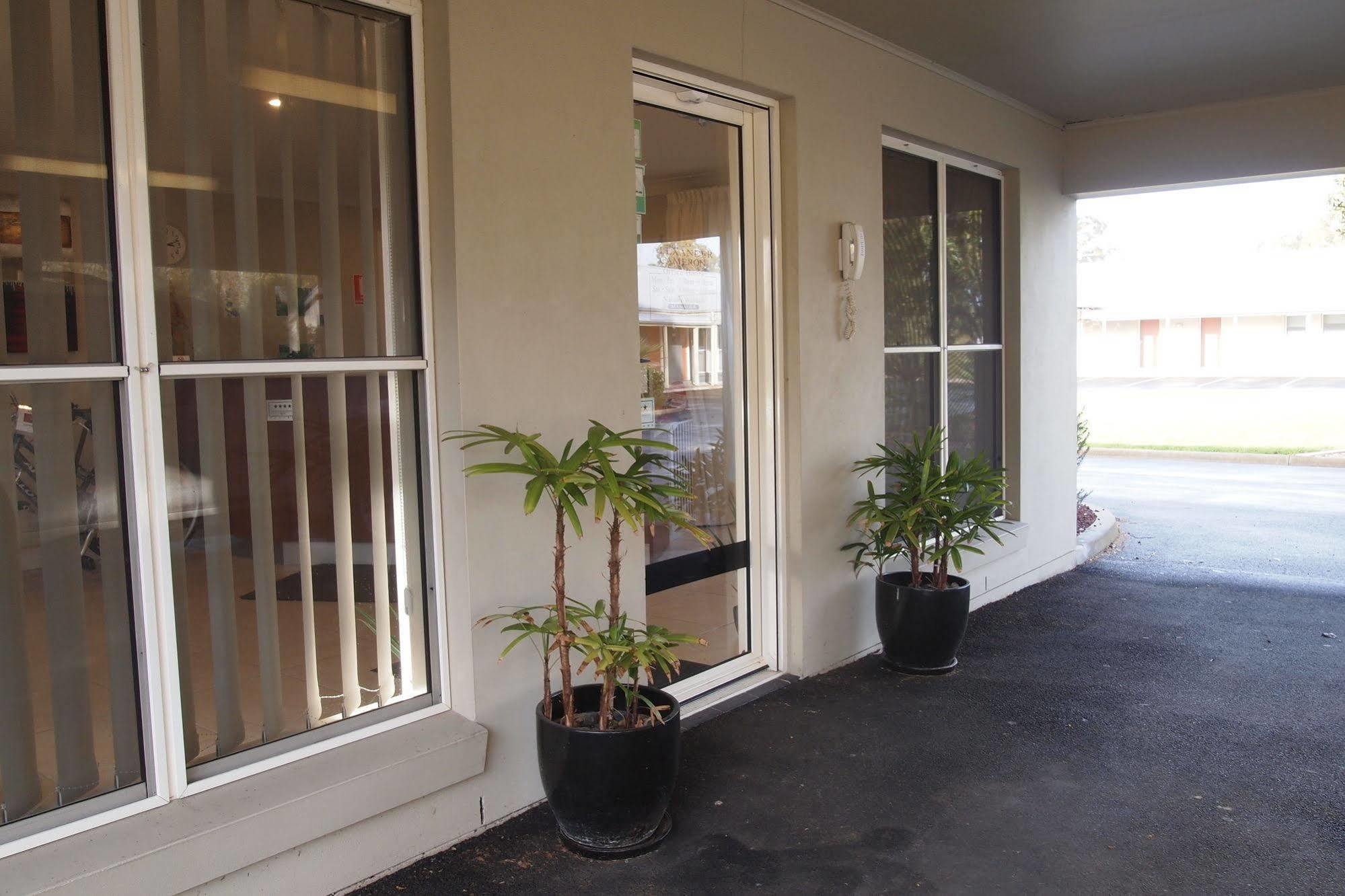 Alexander Cameron Suites Penola Bagian luar foto
