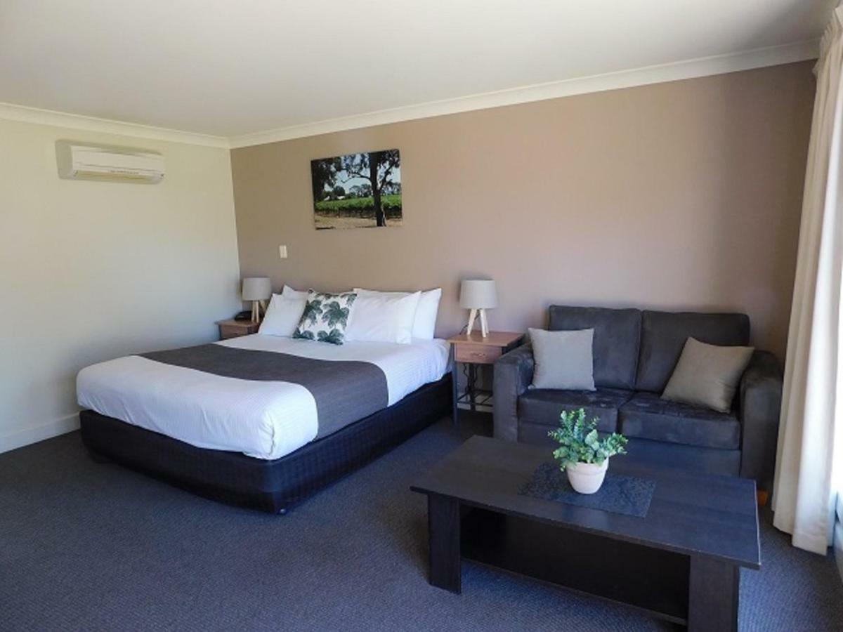 Alexander Cameron Suites Penola Bagian luar foto